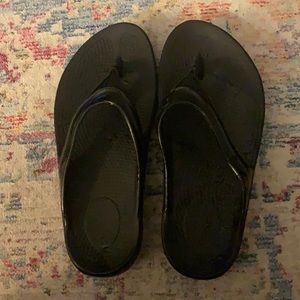 Oofos women’s thong